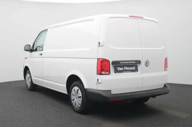 Volkswagen Transporter (2023) thumbnail 2