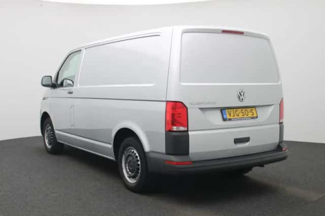 Volkswagen Transporter (2021) thumbnail 2
