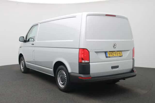 Volkswagen Transporter (2021) thumbnail 2