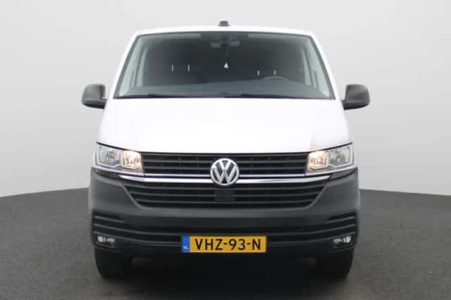 Volkswagen Transporter (2021) thumbnail 3