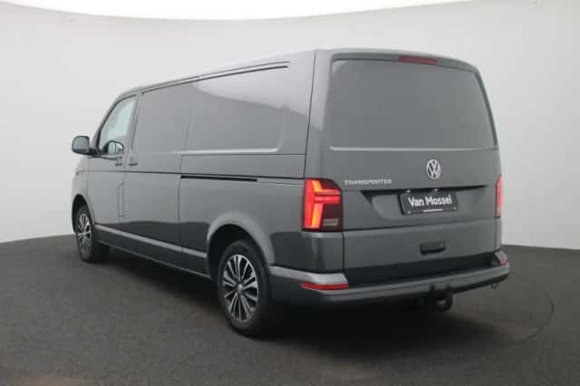 Volkswagen Transporter (2022) thumbnail 2