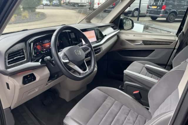 Volkswagen Multivan (2022) thumbnail 5