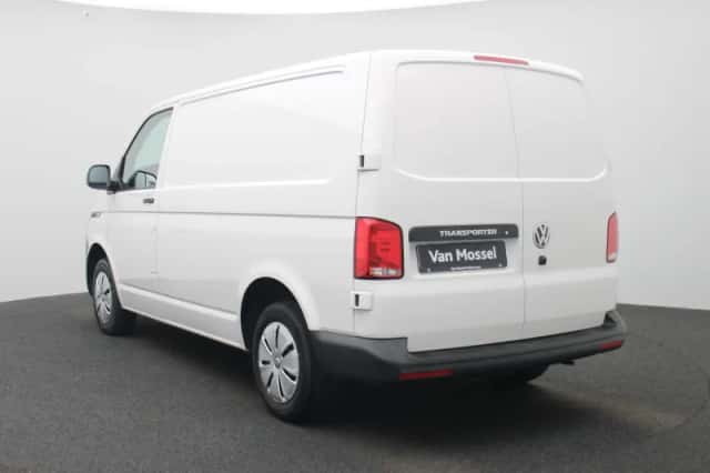 Volkswagen Transporter (2023) thumbnail 2