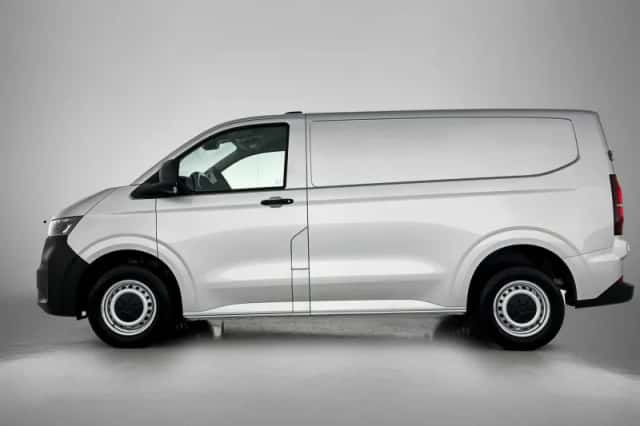Volkswagen Transporter (2024) thumbnail 2