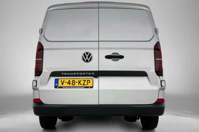 Volkswagen Transporter (2024) thumbnail 3