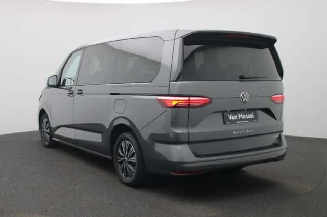 Volkswagen Multivan (2023) thumbnail 2