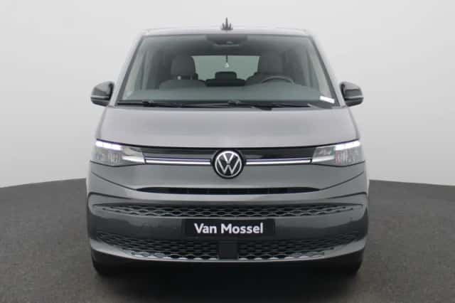 Volkswagen Multivan (2023) thumbnail 3