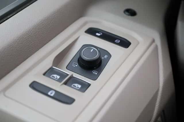 Volkswagen Multivan (2023) thumbnail 36
