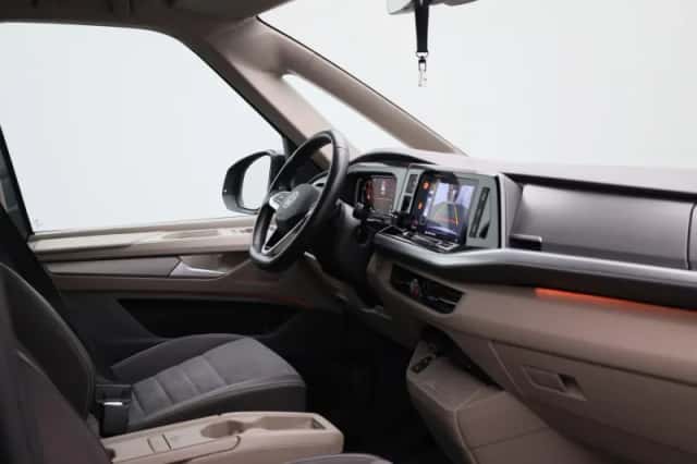 Volkswagen Multivan (2023) thumbnail 38