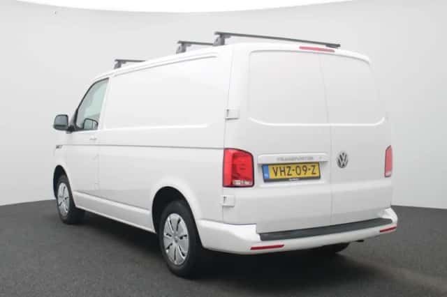 Volkswagen Transporter (2021) thumbnail 2