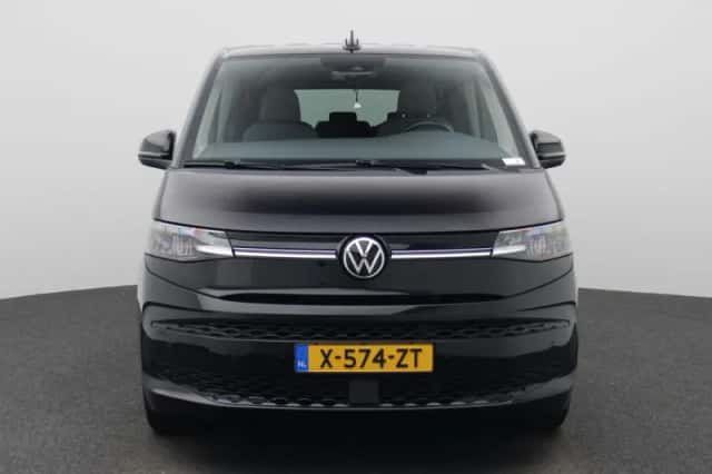 Volkswagen Multivan (2024) thumbnail 3
