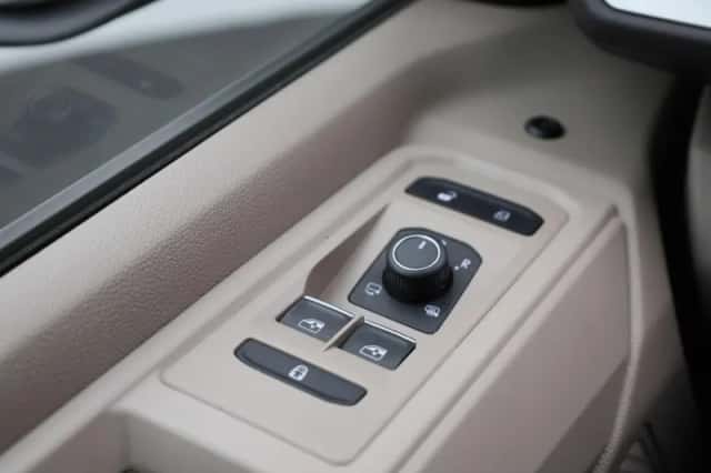 Volkswagen Multivan (2024) thumbnail 28