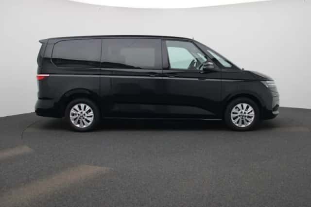 Volkswagen Multivan (2024) thumbnail 6