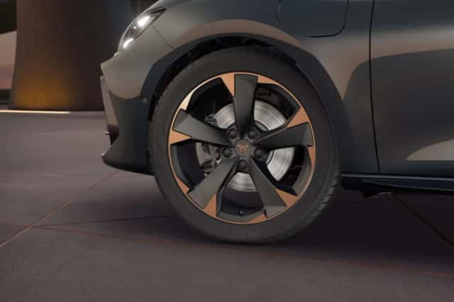 CUPRA Leon (2026) thumbnail 5