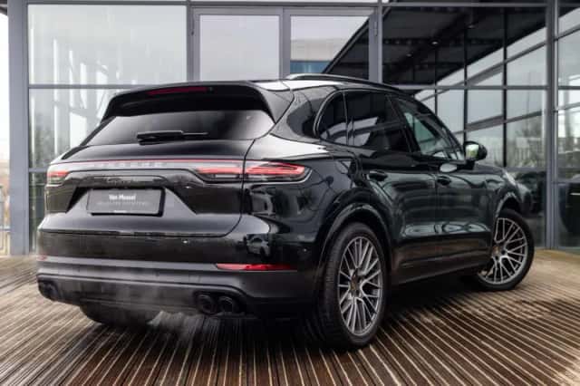 Porsche Cayenne (2022) thumbnail 2