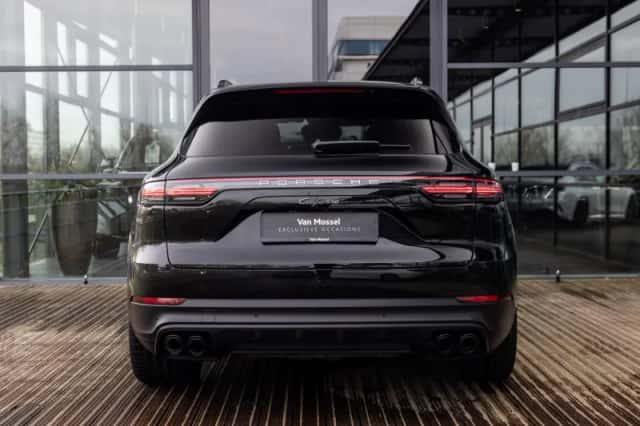 Porsche Cayenne (2022) thumbnail 3