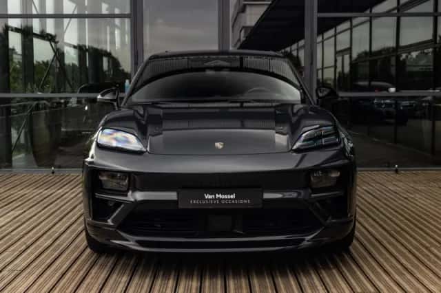 Porsche Macan (2025) thumbnail 2