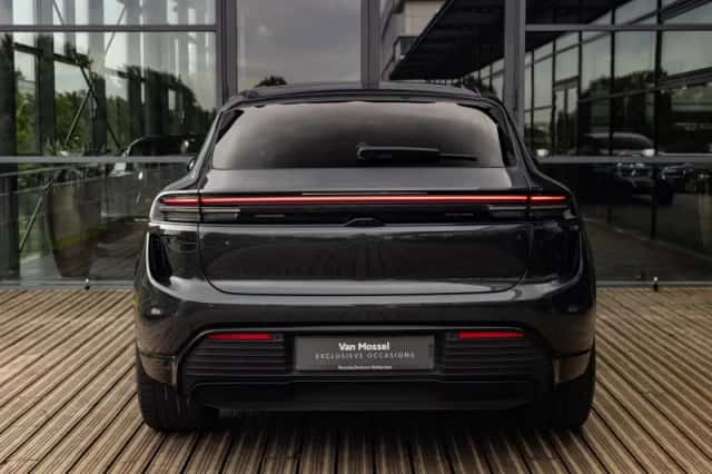 Porsche Macan (2025) thumbnail 5