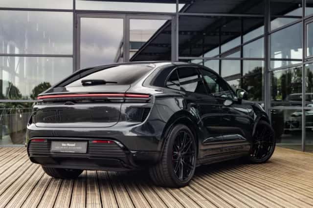 Porsche Macan (2025) thumbnail 6