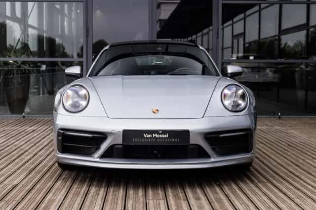 Porsche 911 (2020) thumbnail 2