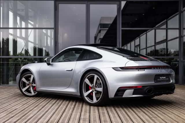 Porsche 911 (2020) thumbnail 4