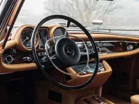 Mercedes-Benz 280 SE thumbnail 13