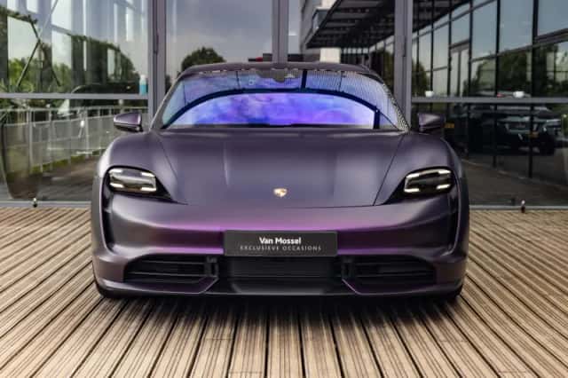 Porsche Taycan (2020) thumbnail 2