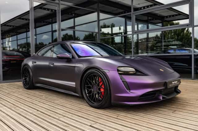Porsche Taycan (2020) thumbnail 3
