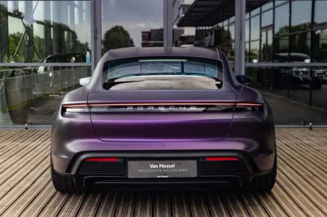 Porsche Taycan (2020) thumbnail 5