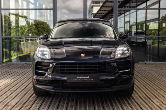 Porsche Macan (2019) thumbnail 2