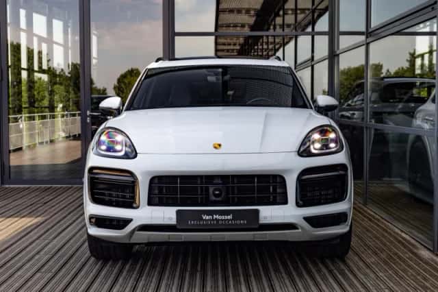 Porsche Cayenne (2021) thumbnail 3