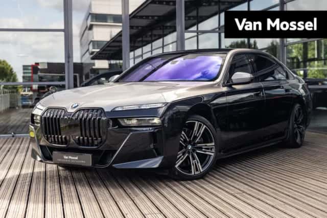 BMW i7 (2022) thumbnail 1
