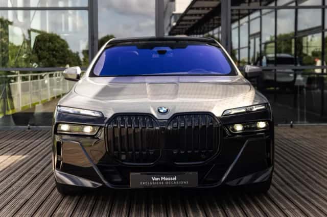 BMW i7 (2022) thumbnail 2
