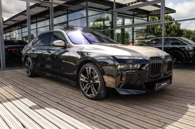 BMW i7 (2022) thumbnail 3