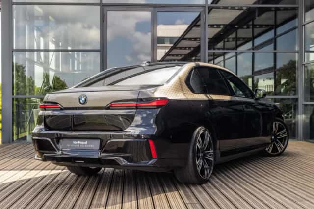 BMW i7 (2022) thumbnail 6