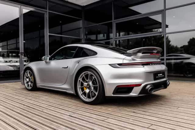 Porsche 911 (2022) thumbnail 2