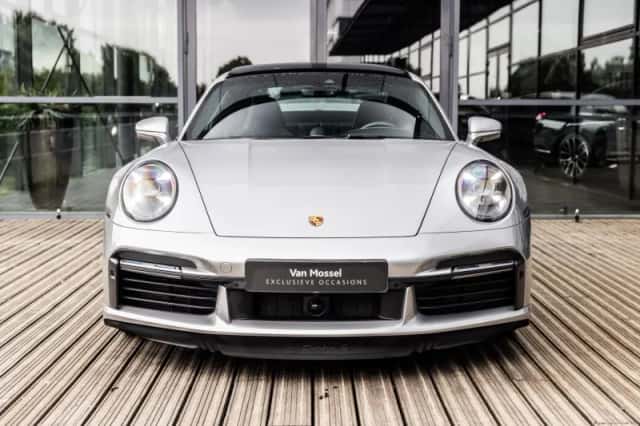 Porsche 911 (2022) thumbnail 3