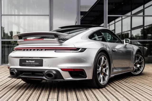 Porsche 911 (2022) thumbnail 5