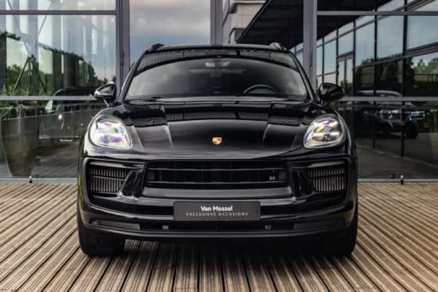 Porsche Macan (2022) thumbnail 2