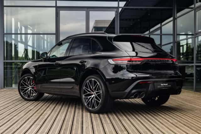 Porsche Macan (2022) thumbnail 4