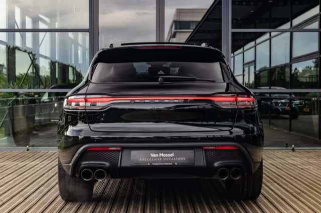 Porsche Macan (2022) thumbnail 5