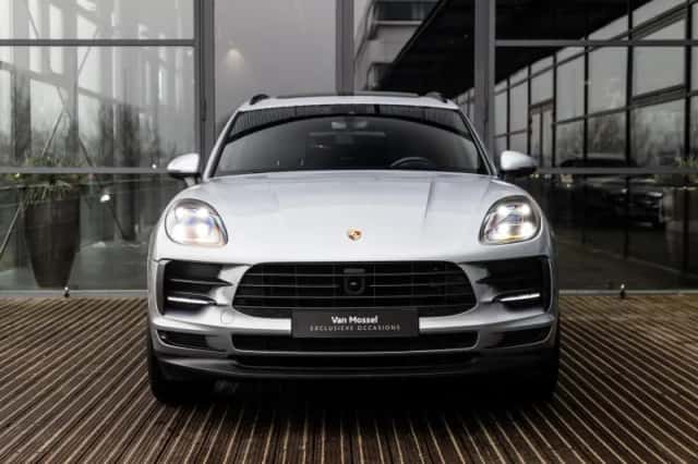 Porsche Macan (2019) thumbnail 2
