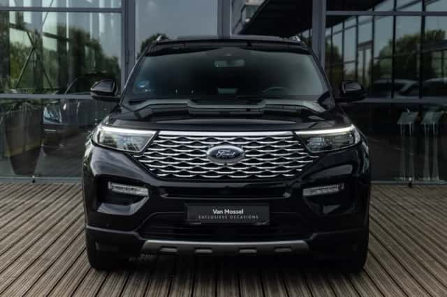 Ford Explorer (2022) thumbnail 2