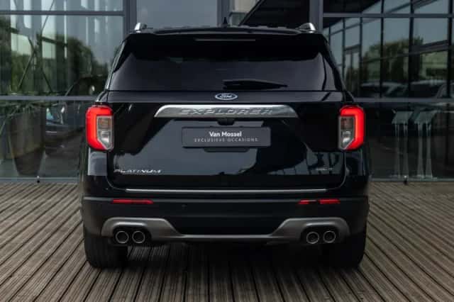 Ford Explorer (2022) thumbnail 5
