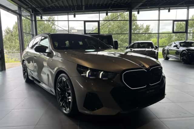 BMW i5 (2025) thumbnail 2