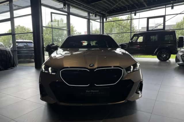 BMW i5 (2025) thumbnail 3