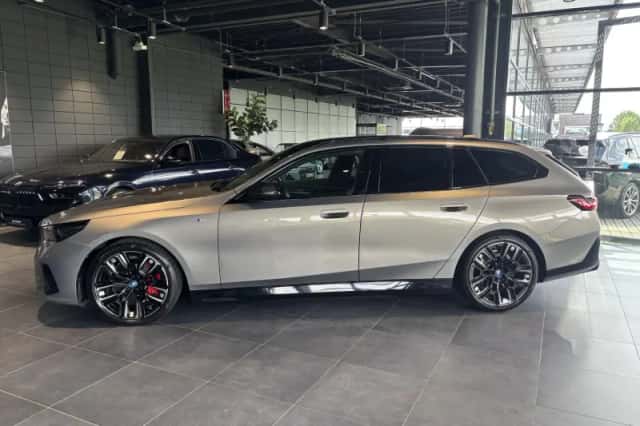 BMW i5 (2025) thumbnail 4