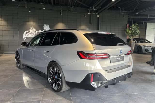 BMW i5 (2025) thumbnail 6