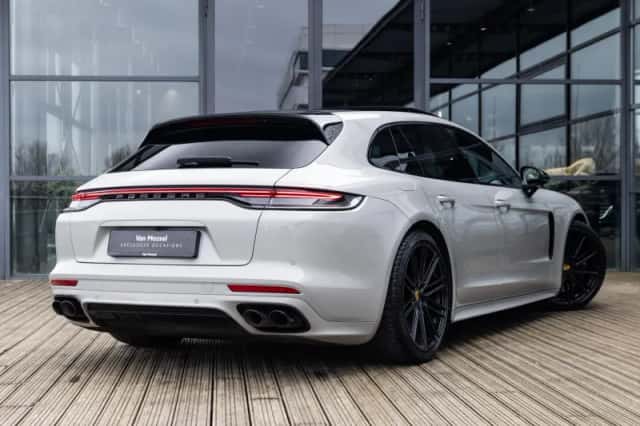 Porsche Panamera (2023) thumbnail 2