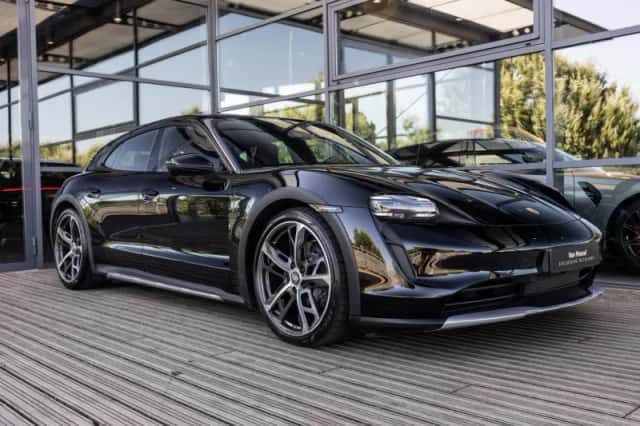 Porsche Taycan (2022) thumbnail 3